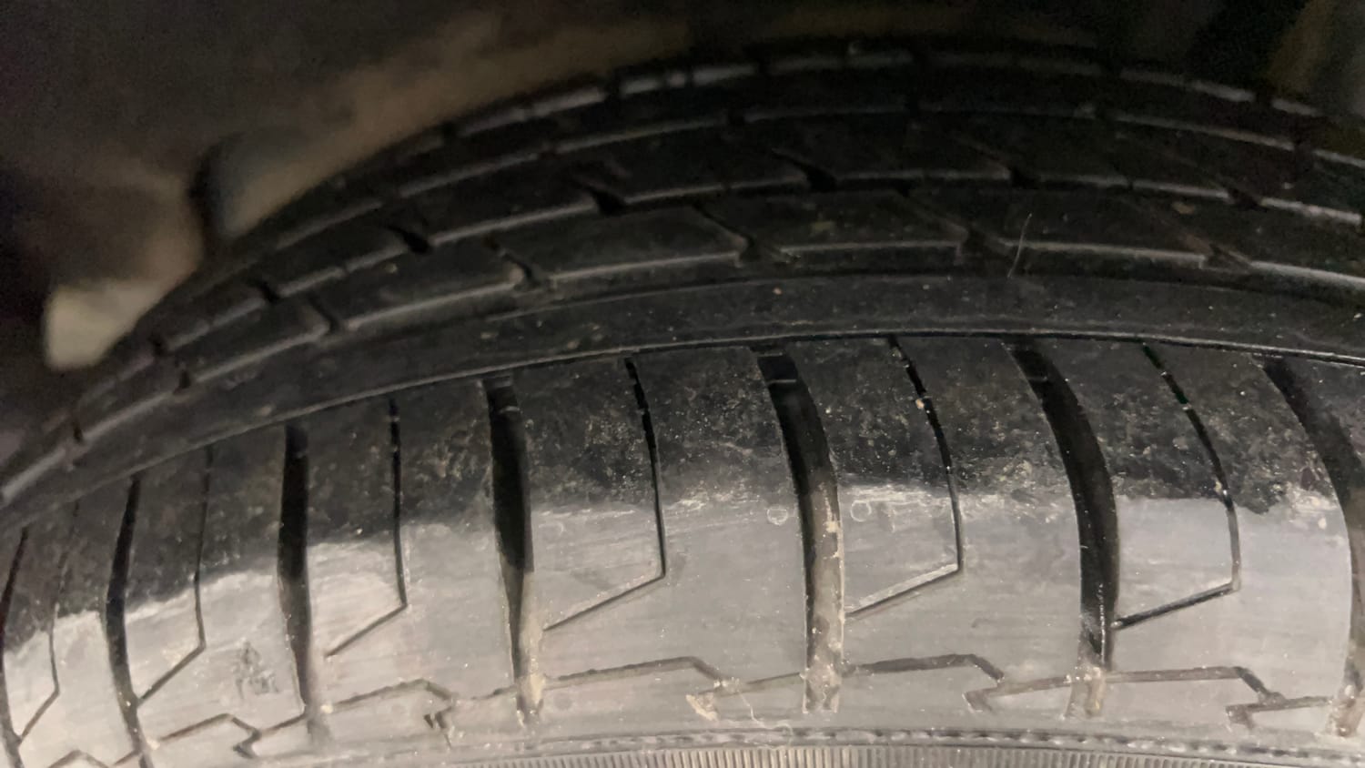 Used 2017 Maruti Suzuki Baleno Alpha 1.2 Petrol Manual tyres LEFT REAR TYRE TREAD VIEW