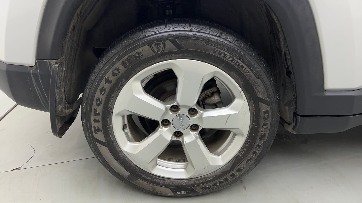 Used 2017 Jeep Compass Limited 1.4 Petrol AT Petrol Automatic tyres RIGHT REAR TYRE RIM VIEW