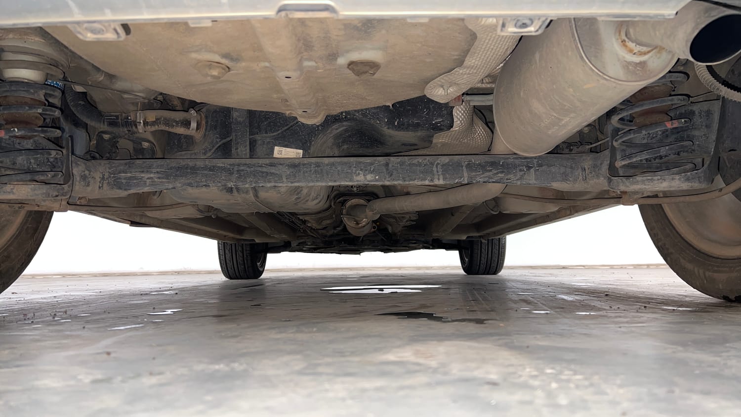 Used 2019 Mahindra XUV 300 1.5 W8 (O) Diesel Manual extra REAR UNDERBODY VIEW (TAKEN FROM REAR)