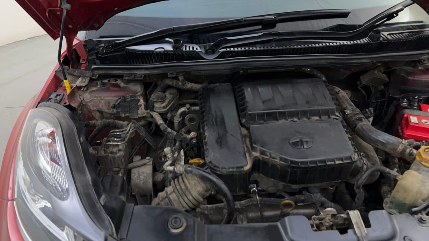 Used 2017 Tata Nexon XZ Plus Diesel Dual Tone Diesel Manual engine ENGINE RIGHT SIDE HINGE & APRON VIEW