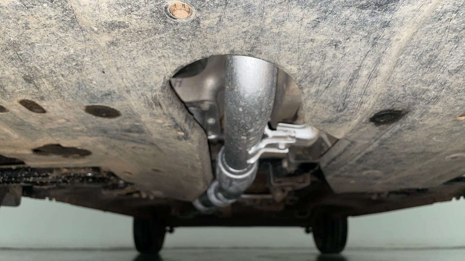 Used 2016 Mahindra KUV100 K4 6 STR Petrol Manual extra FRONT LEFT UNDERBODY VIEW