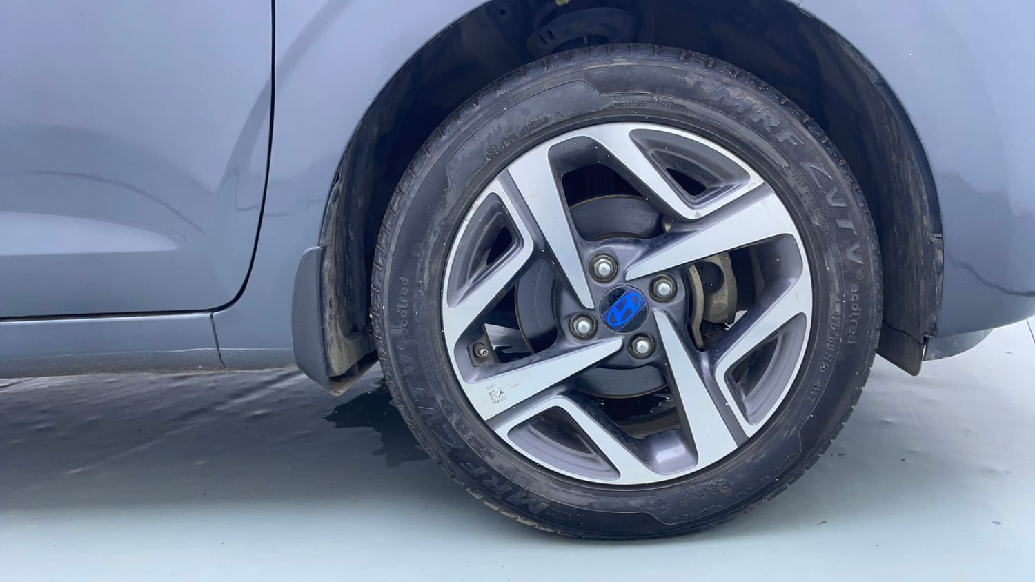 Used 2023 Hyundai Aura SX 1.2 CNG Cng Manual tyres RIGHT FRONT TYRE RIM VIEW