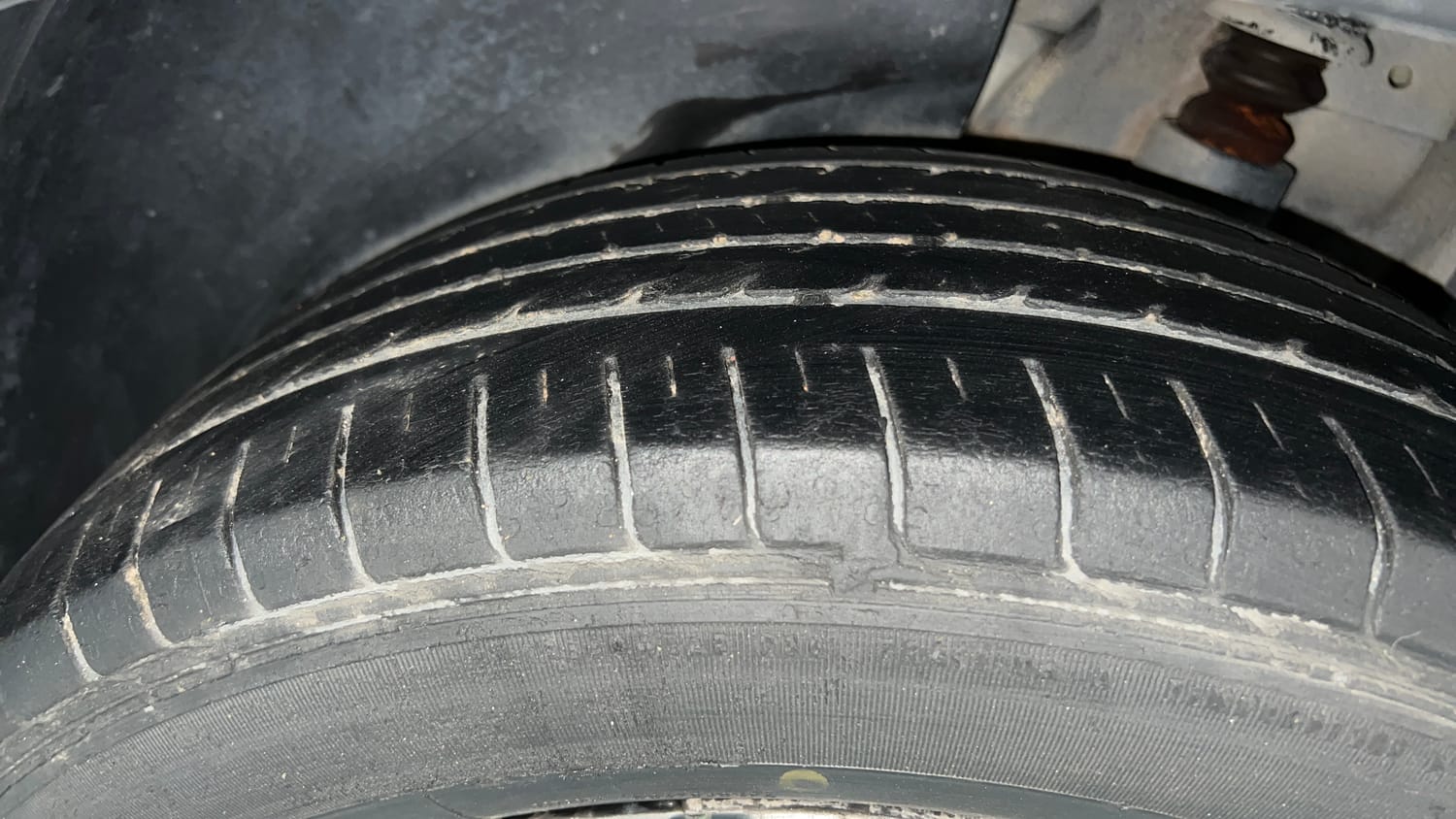 Used 2019 kia Seltos GTX Plus DCT 1.4 Petrol Automatic tyres LEFT REAR TYRE TREAD VIEW