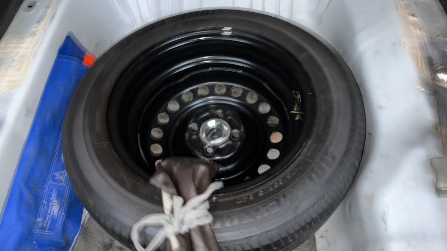 Used 2015 Honda City SV CVT Petrol Automatic tyres SPARE TYRE VIEW