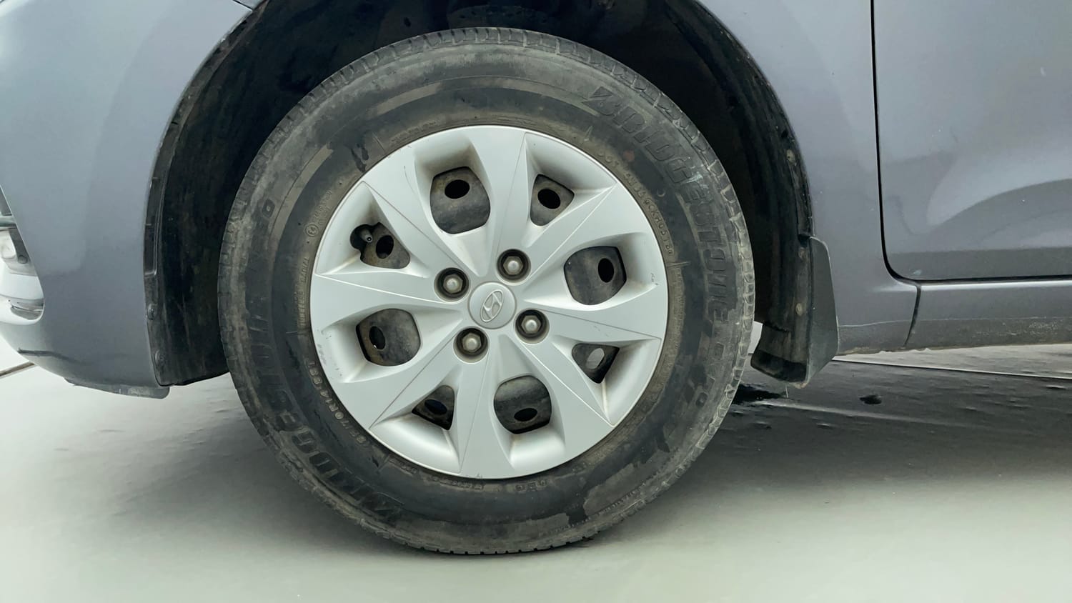Used 2018 Hyundai Elite i20 Sportz 1.2 Petrol Manual tyres LEFT FRONT TYRE RIM VIEW