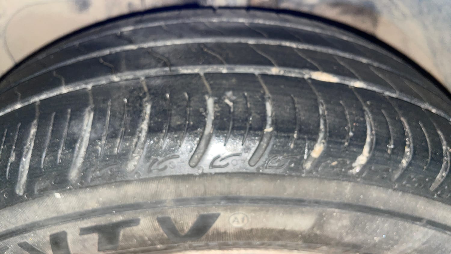 Used 2013 Ford Figo Duratec Petrol Titanium 1.2 Petrol Manual tyres LEFT FRONT TYRE TREAD VIEW
