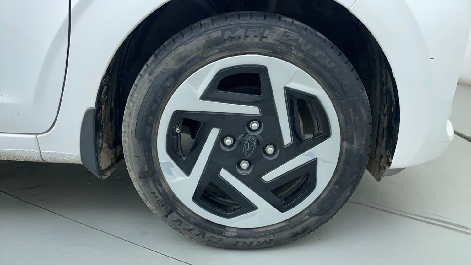 Used 2023 Hyundai Grand i10 Nios Sportz 1.2 Kappa VTVT CNG Cng Manual tyres RIGHT FRONT TYRE RIM VIEW