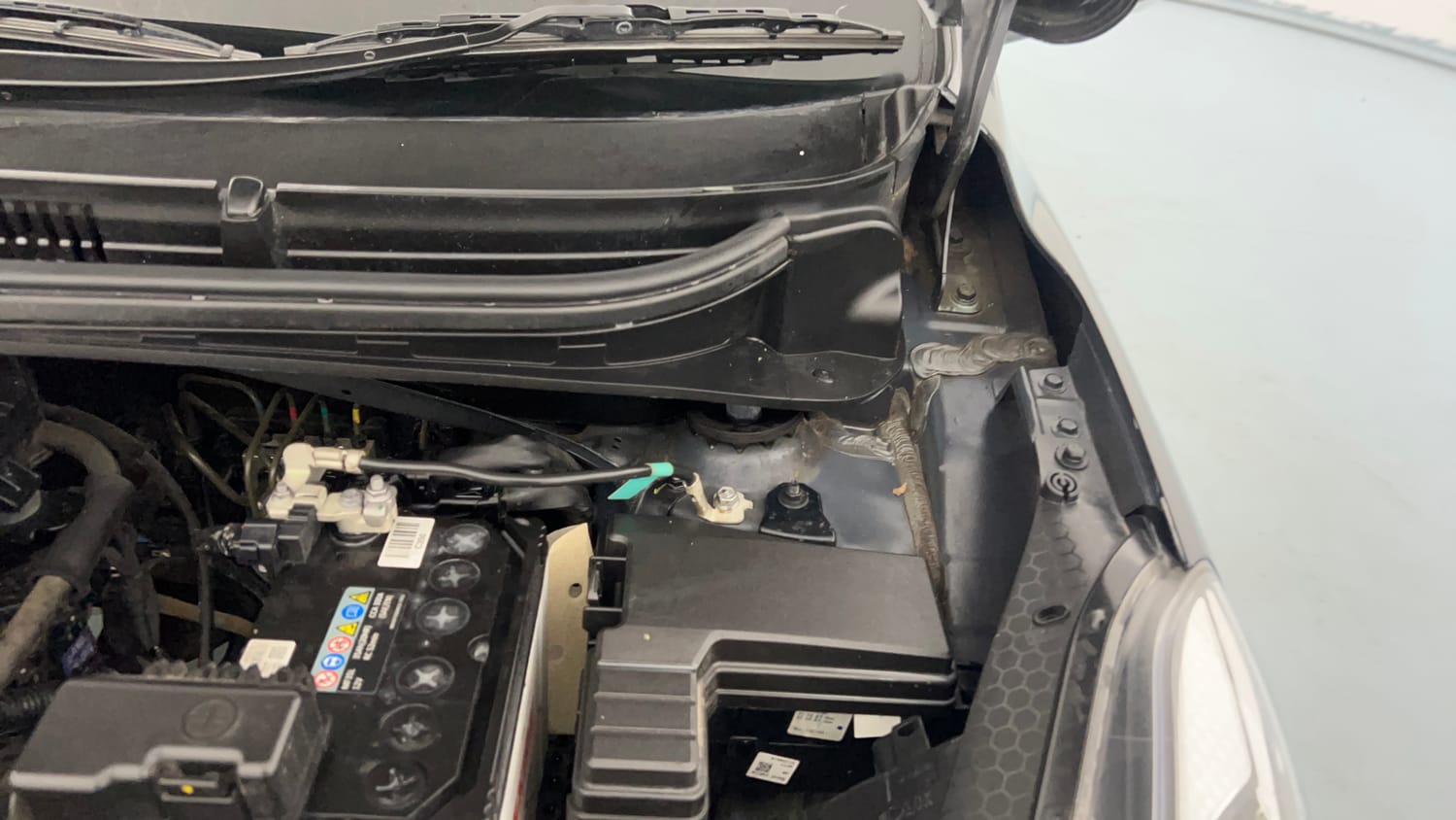 Used 2023 Hyundai Aura SX 1.2 (O) Petrol Petrol Manual engine ENGINE LEFT SIDE HINGE & APRON VIEW