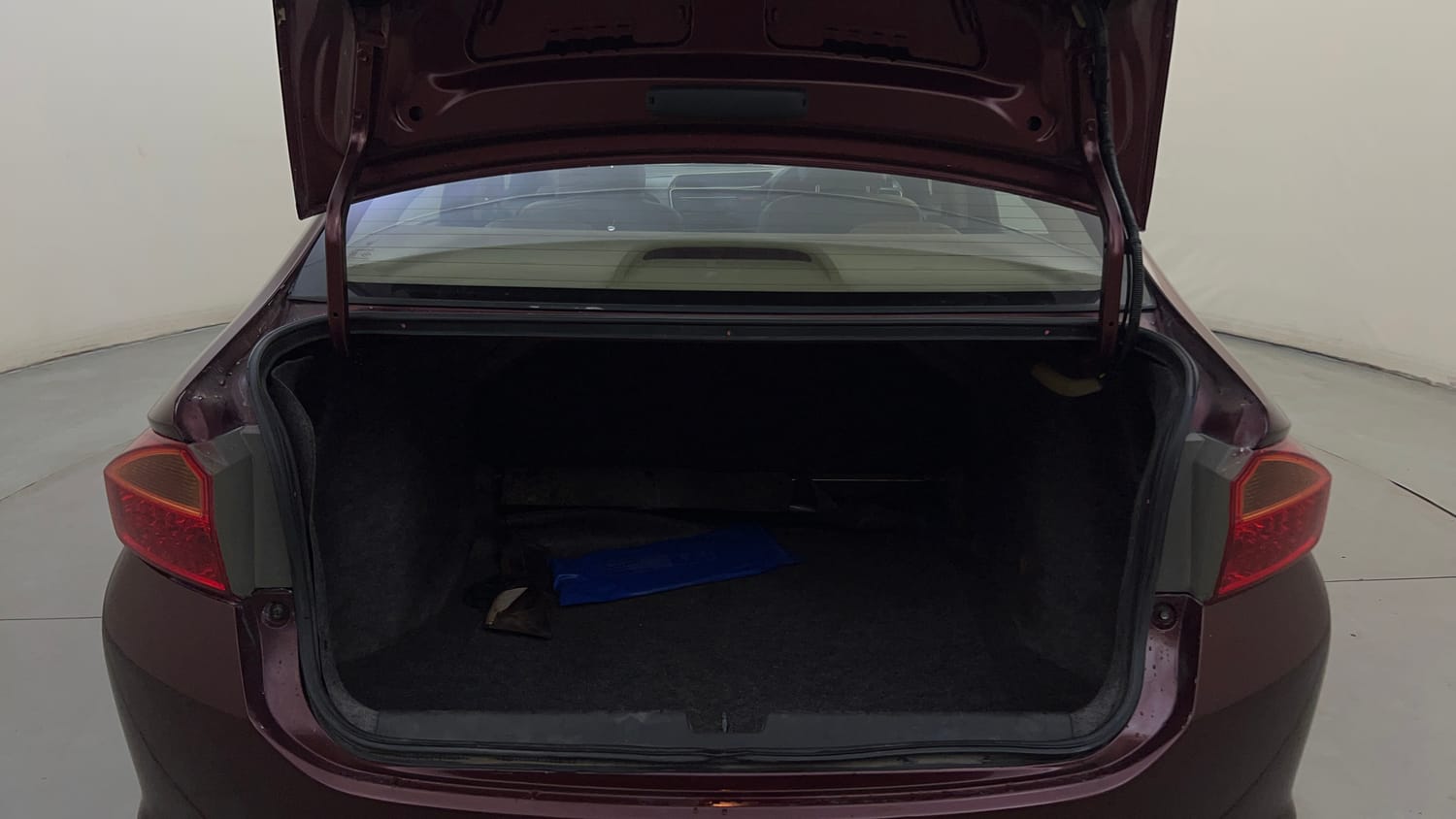 Used 2015 Honda City S Diesel Diesel Manual interior DICKY INSIDE VIEW