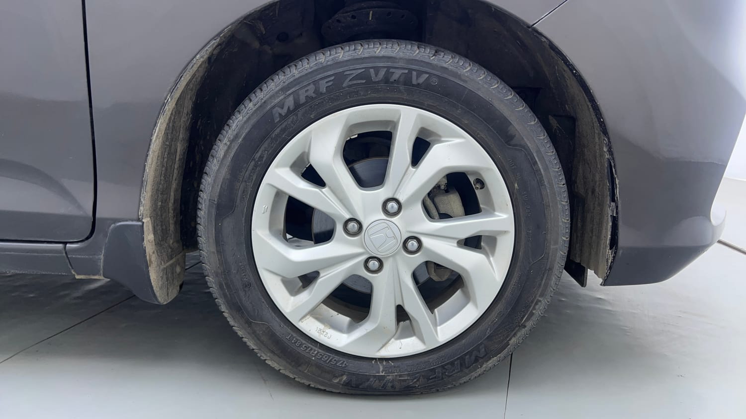 Used 2018 Honda Amaze 1.2 V CVT Petrol Petrol Automatic tyres RIGHT FRONT TYRE RIM VIEW
