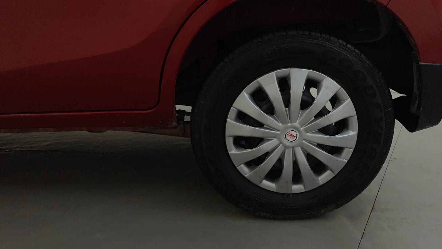 Used 2015 Maruti Suzuki Alto 800 Lxi Petrol Manual tyres LEFT REAR TYRE RIM VIEW
