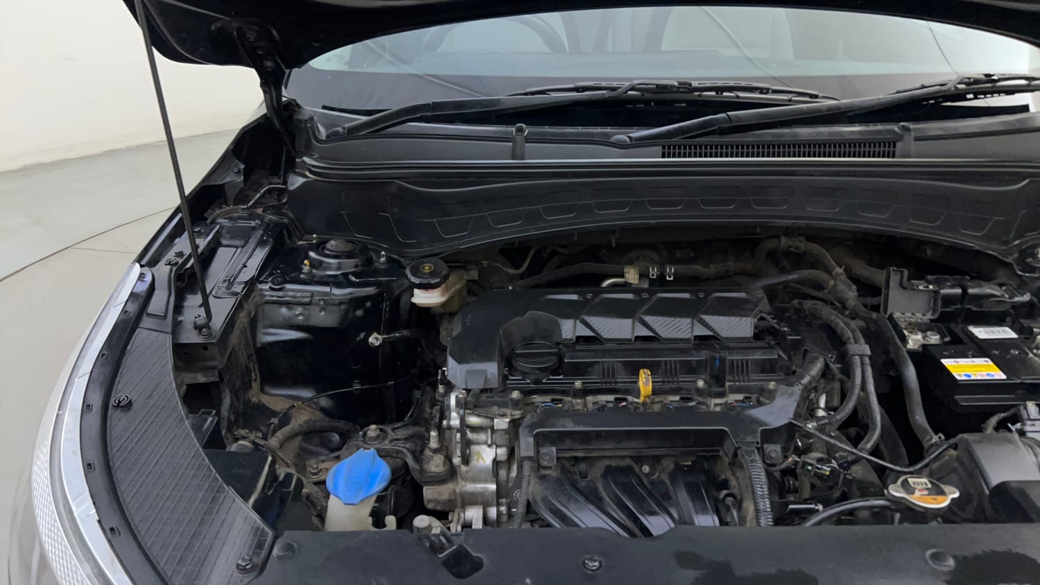 Used 2023 kia Seltos HTX 1.5 IVT Petrol Automatic engine ENGINE RIGHT SIDE HINGE & APRON VIEW