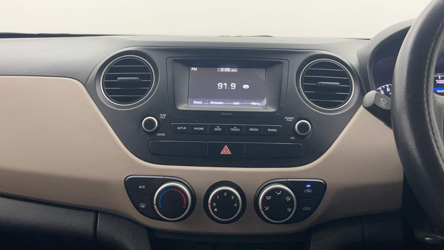 Used 2017 Hyundai Grand i10 Sportz 1.2 Kappa VTVT Petrol Manual top_features Integrated (in-dash) music system