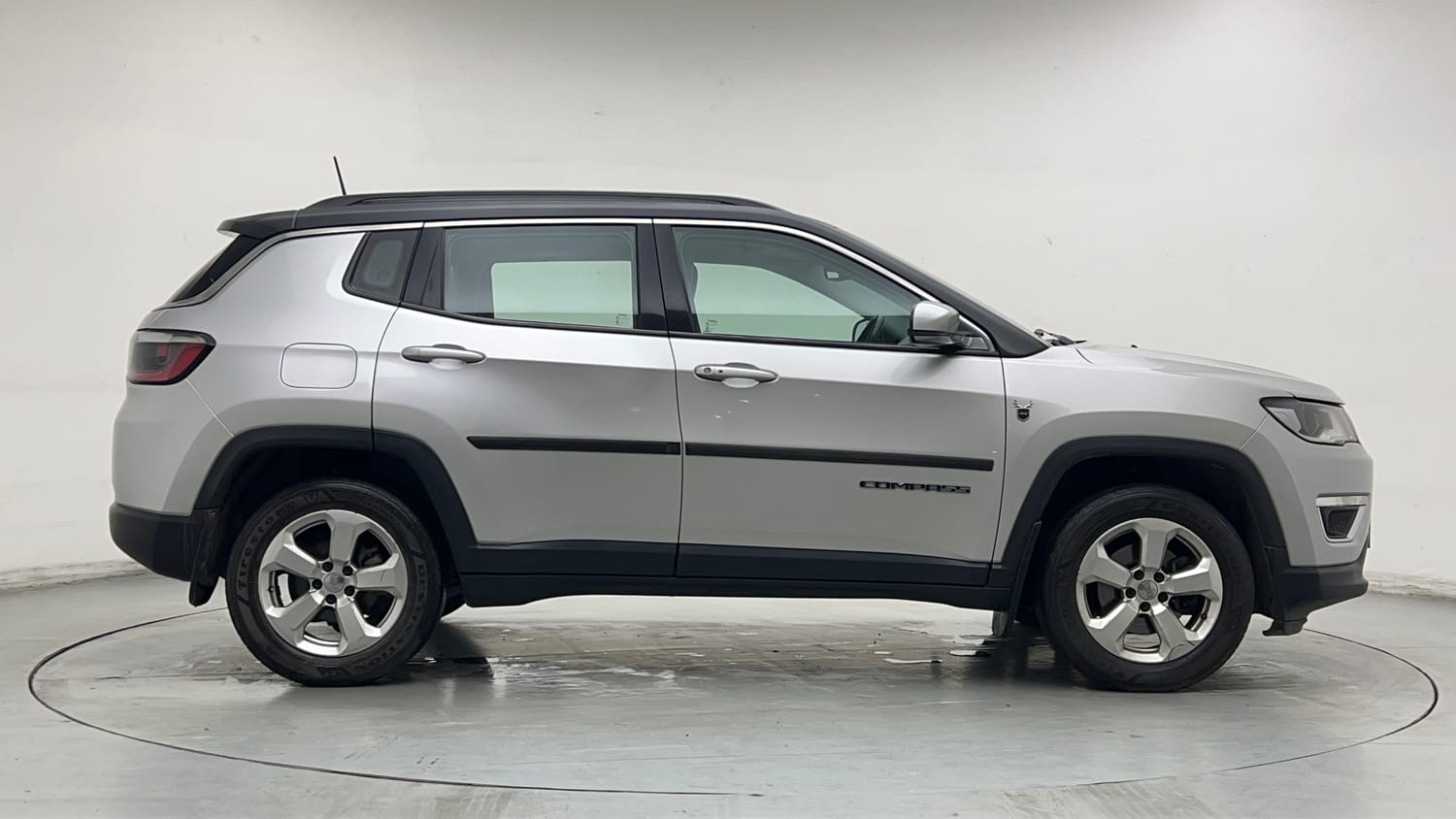 Used 2017 Jeep Compass Limited 1.4 Petrol AT Petrol Automatic exterior RIGHT SIDE VIEW