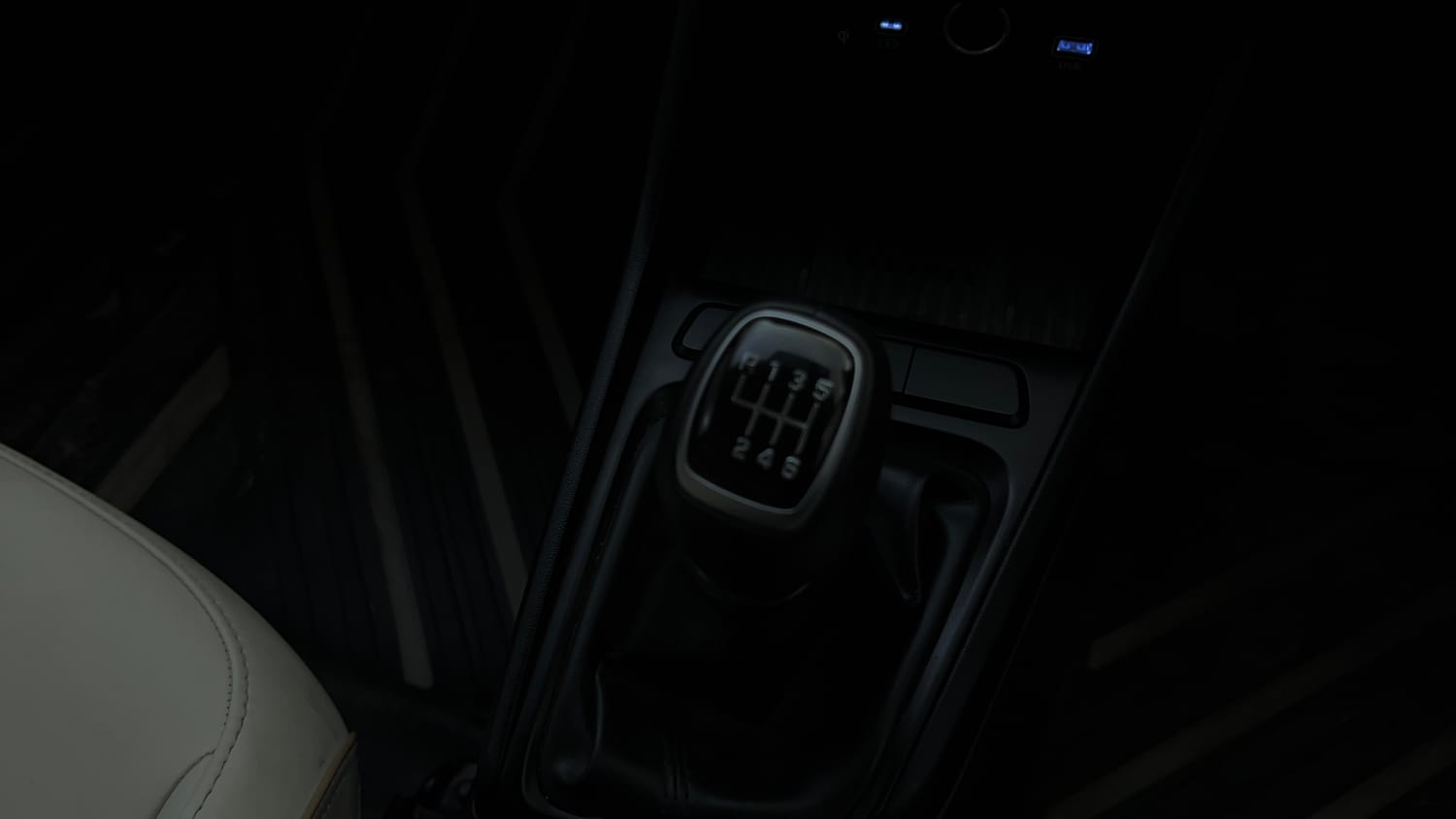 Used 2024 Hyundai Verna SX (O)1.5 Petrol MT Petrol Manual interior GEAR  KNOB VIEW
