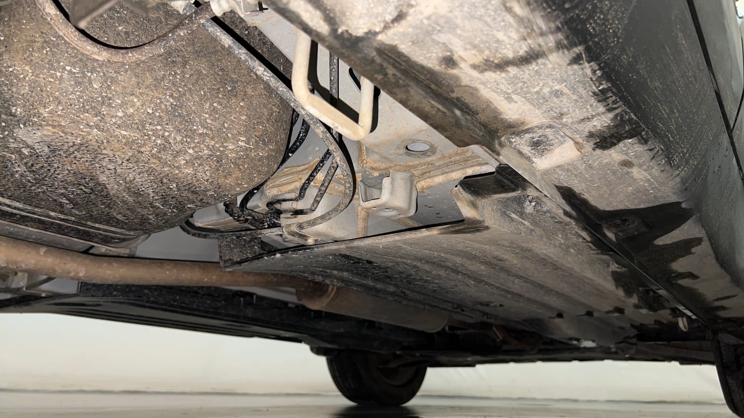 Used 2025 Maruti Suzuki Brezza Vxi AT Petrol Automatic extra REAR RIGHT UNDERBODY VIEW