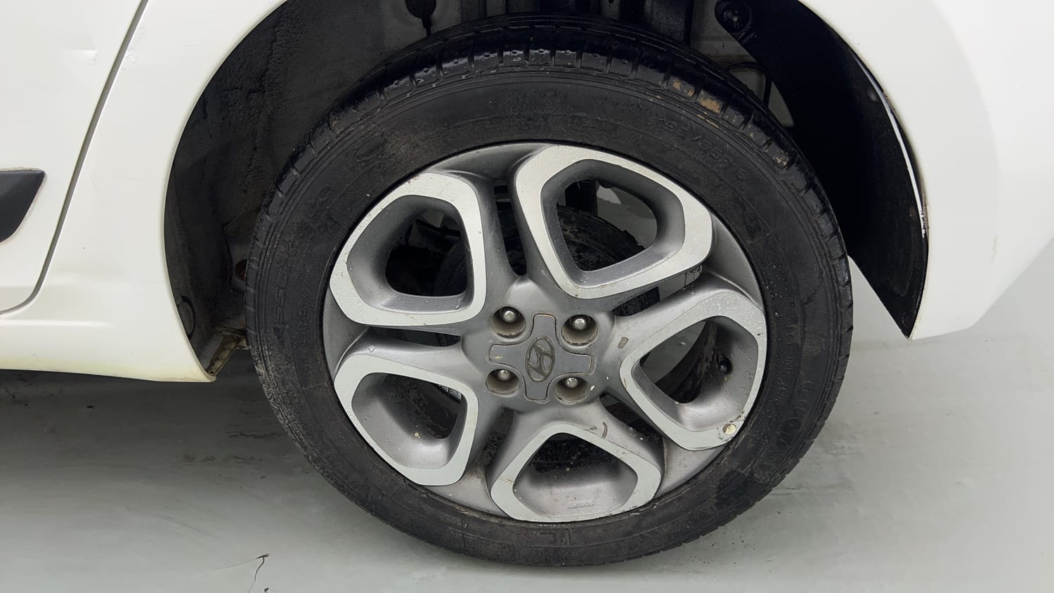 Used 2019 Hyundai Elite i20 Asta 1.2 (O) Petrol Manual tyres LEFT REAR TYRE RIM VIEW