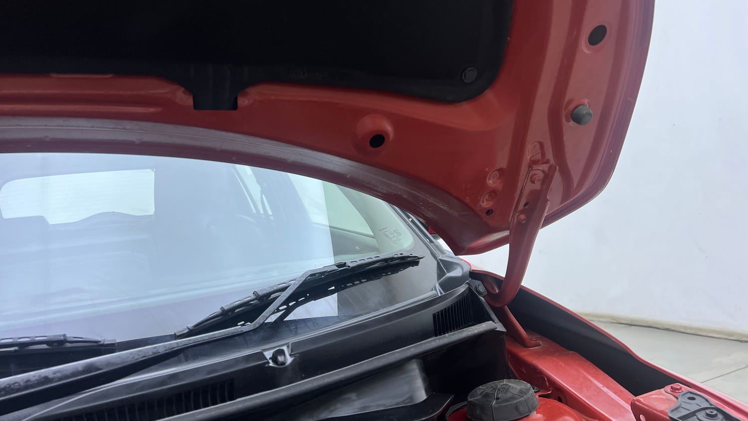 Used 2024 Maruti Suzuki Swift VXi Petrol Manual engine ENGINE LEFT SIDE HINGE & APRON VIEW