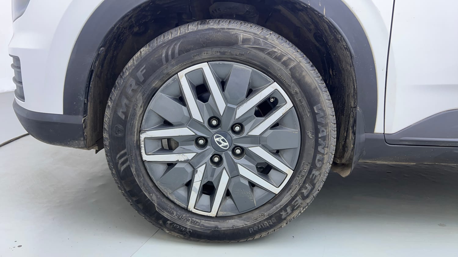 Used 2024 Hyundai Venue S (O) 1.0 Turbo DCT Petrol Automatic tyres LEFT FRONT TYRE RIM VIEW