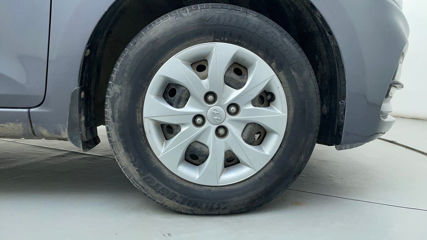 Used 2018 Hyundai Elite i20 Sportz 1.2 Petrol Manual tyres RIGHT FRONT TYRE RIM VIEW