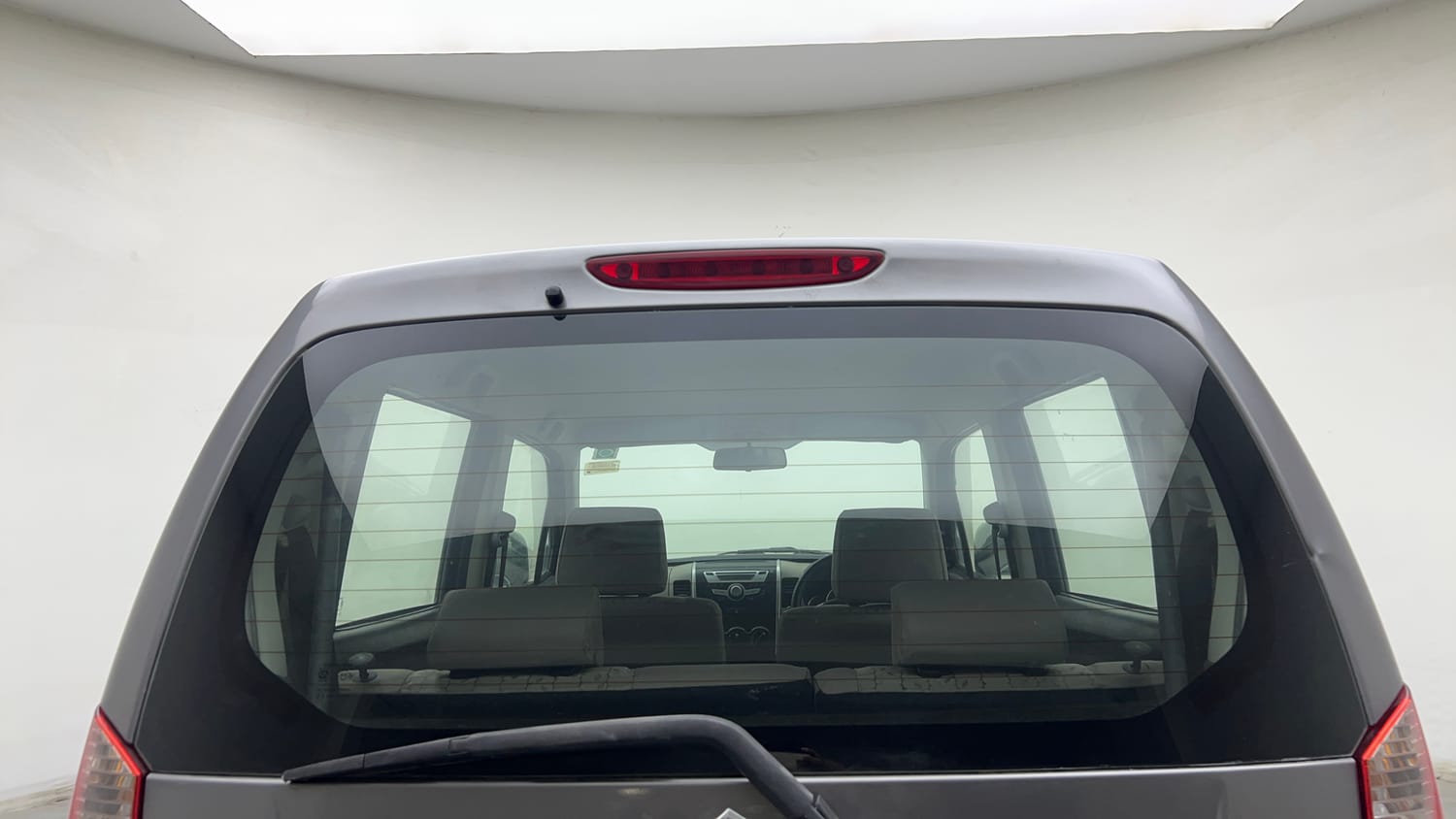 Used 2013 Maruti Suzuki Wagon R VXI Petrol Manual exterior BACK WINDSHIELD VIEW