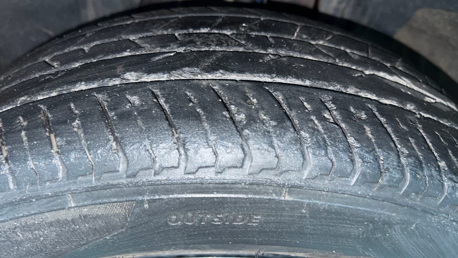 Used 2022 Nissan Magnite XV Turbo CVT Petrol Automatic tyres LEFT FRONT TYRE TREAD VIEW