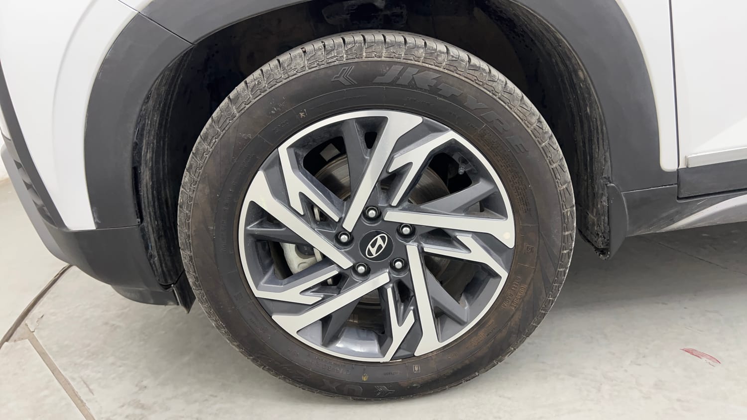 Used 2024 Hyundai Creta 1.5 MPi Petrol IVT SX(O) Petrol Automatic tyres LEFT FRONT TYRE RIM VIEW