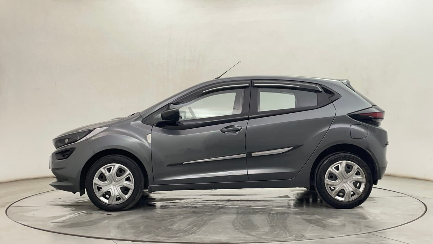 Used 2024 Tata Altroz XM Plus Petrol Petrol Manual exterior LEFT SIDE VIEW