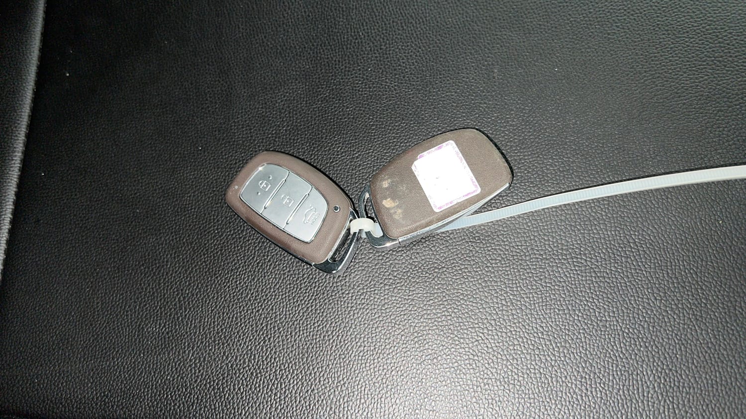 Used 2023 Hyundai Aura SX 1.2 (O) Petrol Petrol Manual extra CAR KEY VIEW