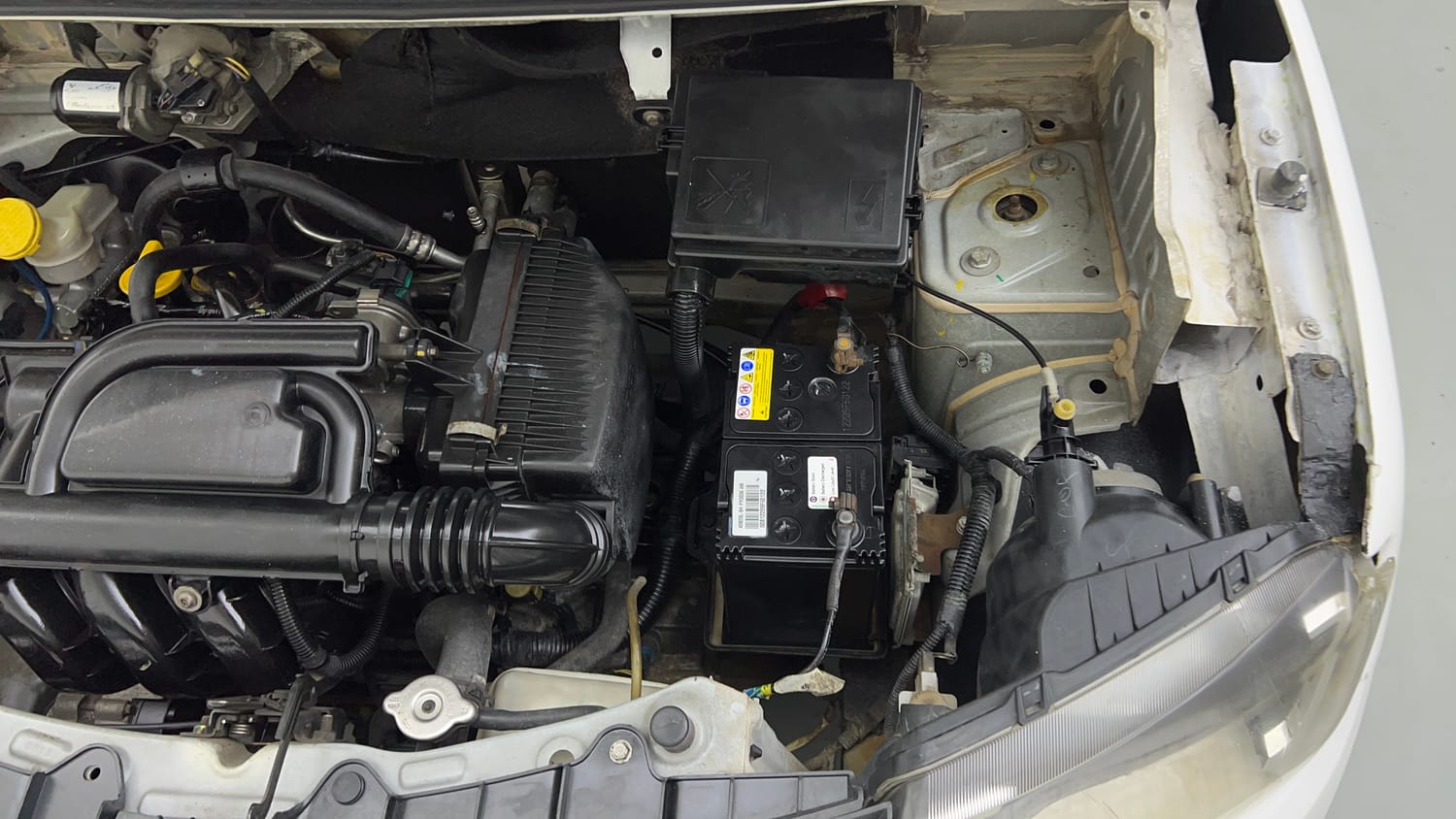 Used 2016 Renault Kwid RXT Petrol Manual engine ENGINE LEFT SIDE VIEW