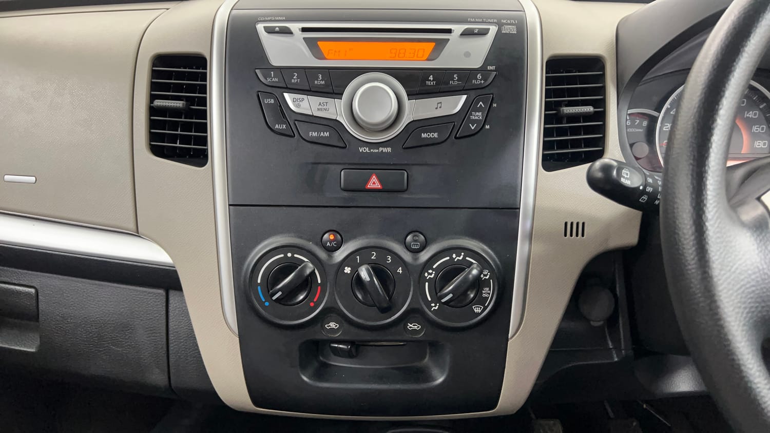 Used 2015 Maruti Suzuki Wagon R VXI Petrol Manual interior MUSIC SYSTEM & AC CONTROL VIEW