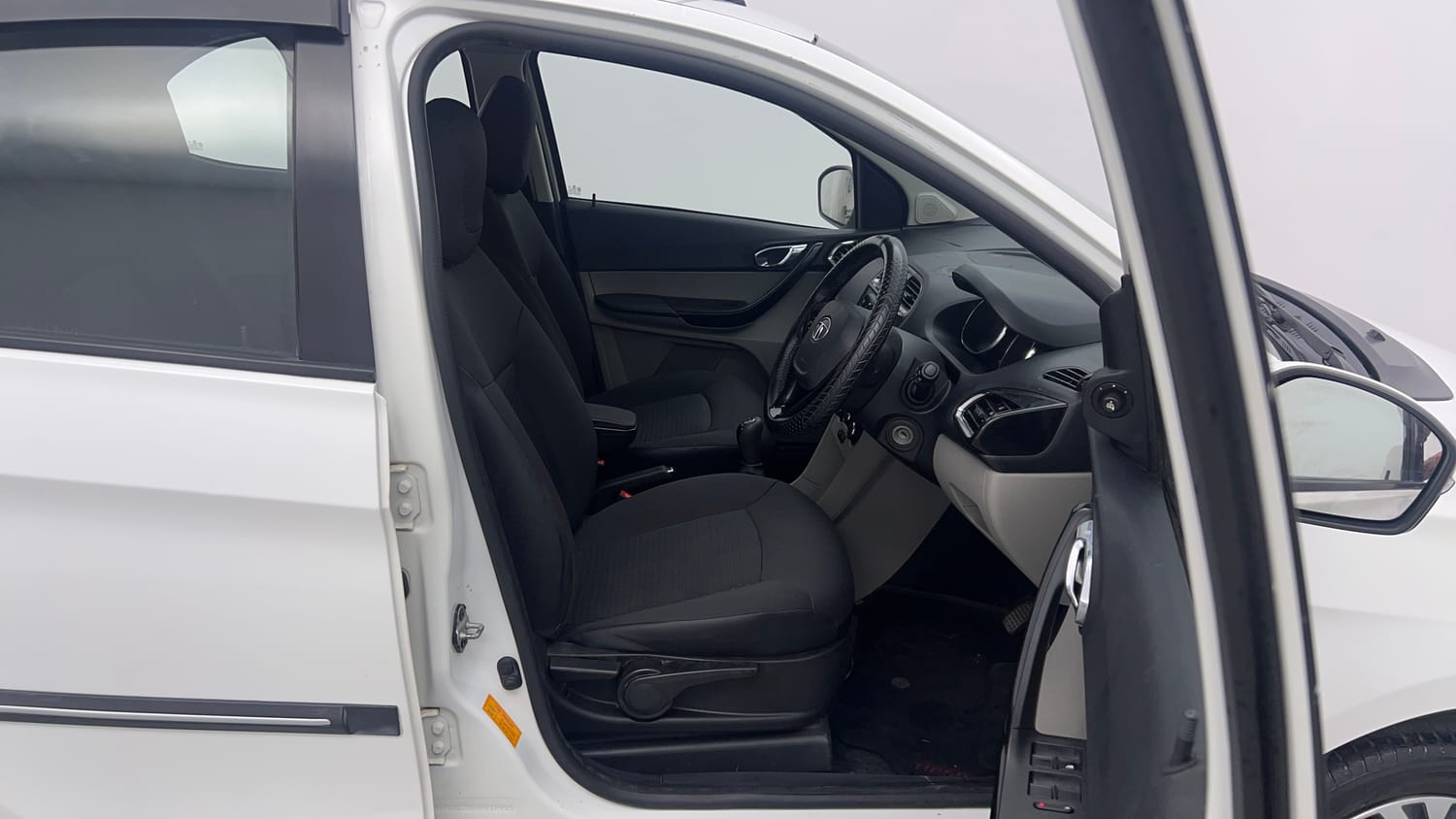 Used 2019 Tata Tiago Revotron XZ Petrol Manual interior RIGHT SIDE FRONT DOOR CABIN VIEW