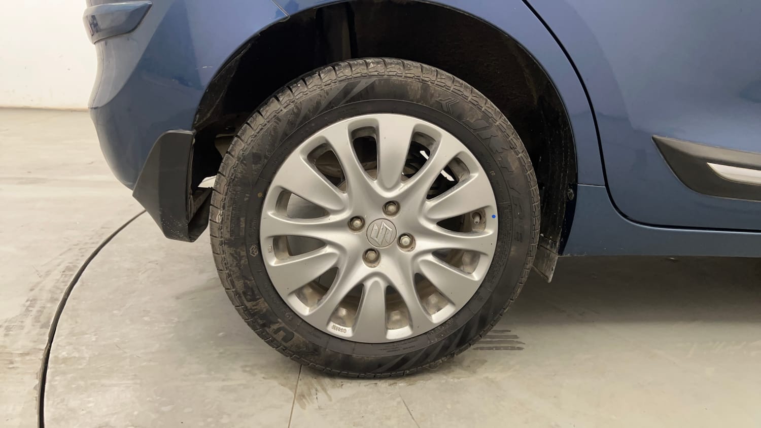 Used 2017 Maruti Suzuki Baleno Alpha 1.2 Petrol Manual tyres RIGHT REAR TYRE RIM VIEW