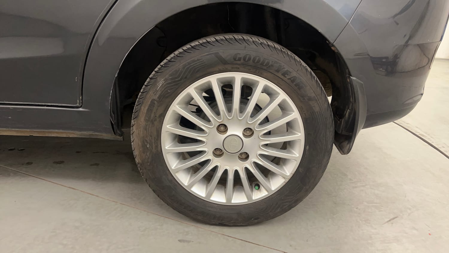 Used 2015 Tata Zest XT Petrol Petrol Manual tyres LEFT REAR TYRE RIM VIEW