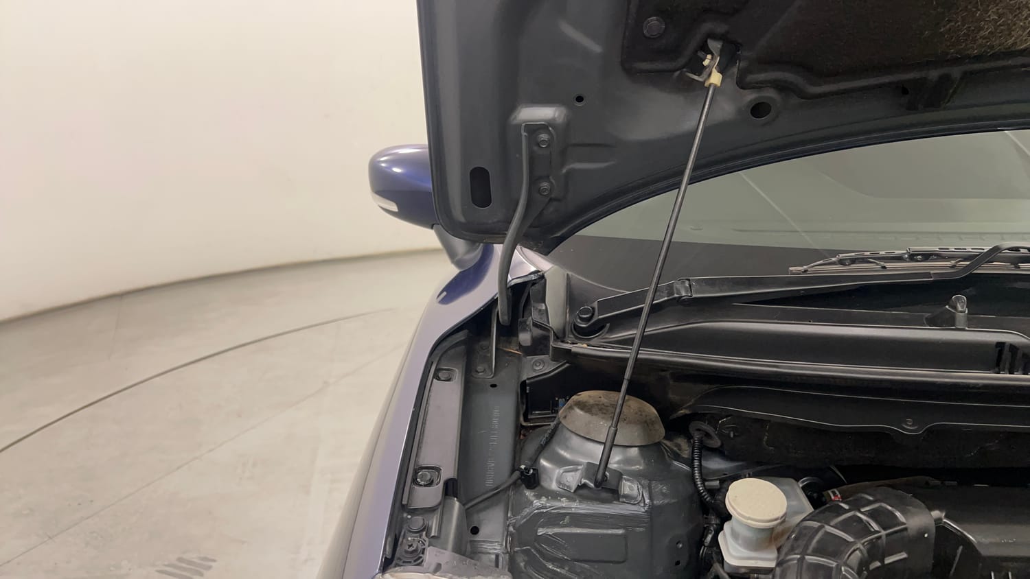 Used 2019 Toyota Glanza G CVT Petrol Automatic engine ENGINE RIGHT SIDE HINGE & APRON VIEW