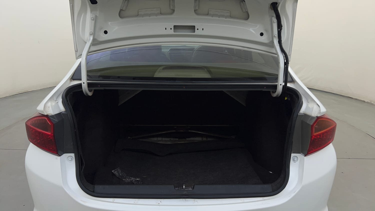 Used 2015 Honda City SV CVT Petrol Automatic interior DICKY INSIDE VIEW