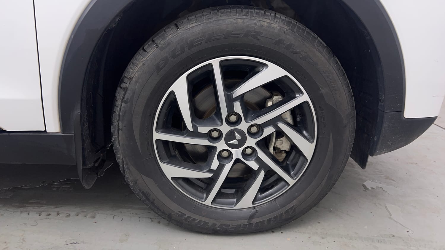 Used 2024 Mahindra XUV 300 W8 (O) 1.5 Diesel Diesel Manual tyres RIGHT FRONT TYRE RIM VIEW
