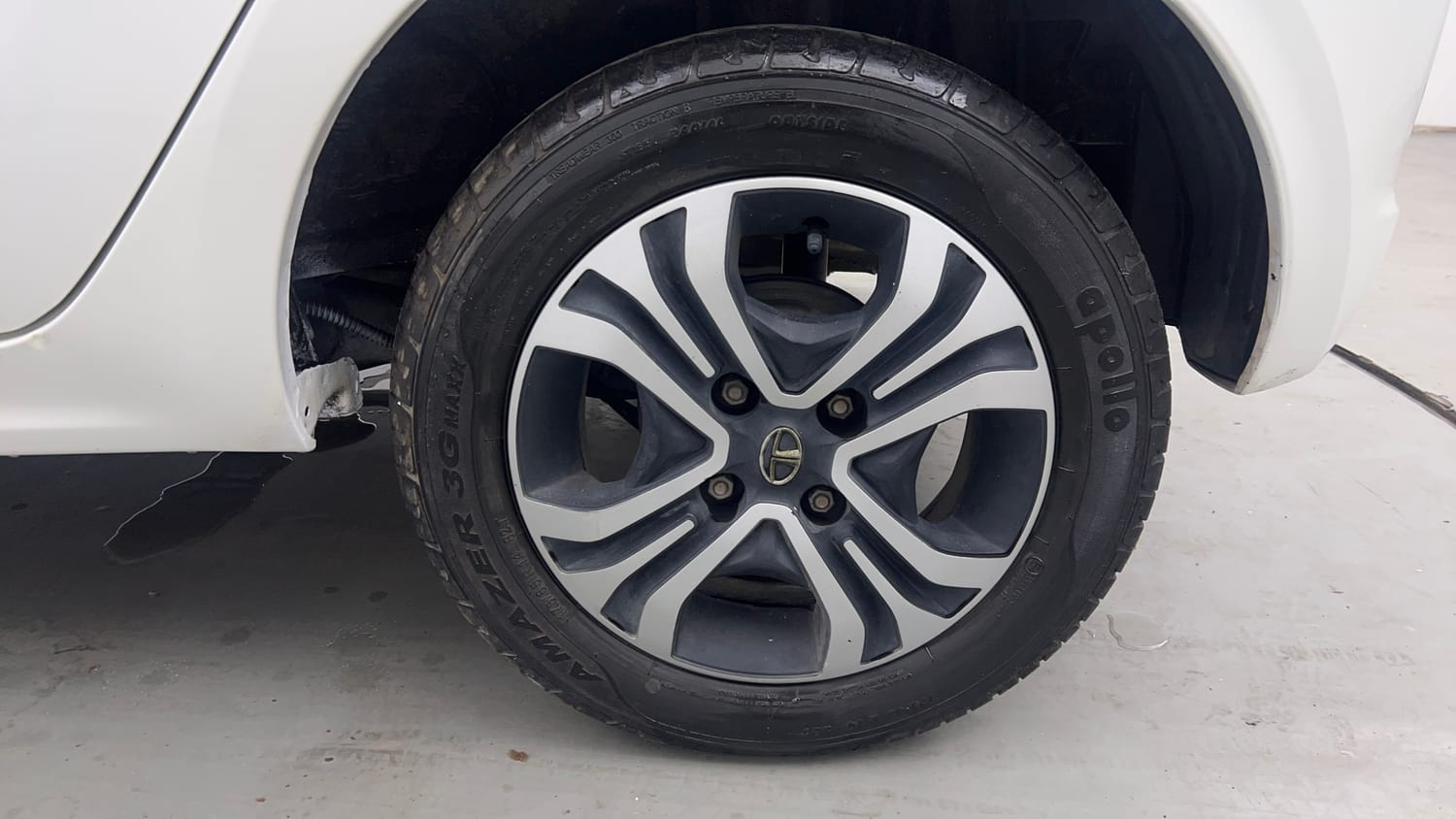 Used 2019 Tata Tiago Revotron XZ Petrol Manual tyres LEFT REAR TYRE RIM VIEW