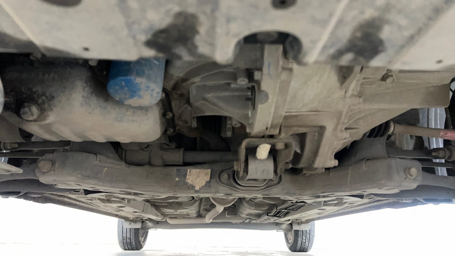 Used 2023 Hyundai Aura SX 1.2 CNG Cng Manual extra FRONT LEFT UNDERBODY VIEW
