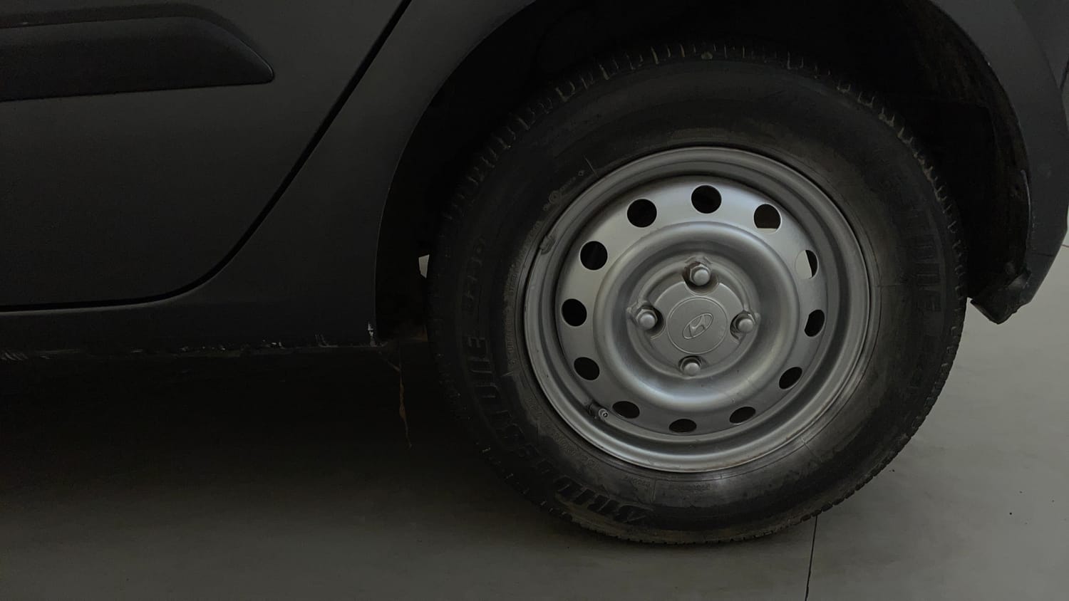 Used 2011 Hyundai i10 Era 1.1 iRDE2 Petrol Manual tyres LEFT REAR TYRE RIM VIEW