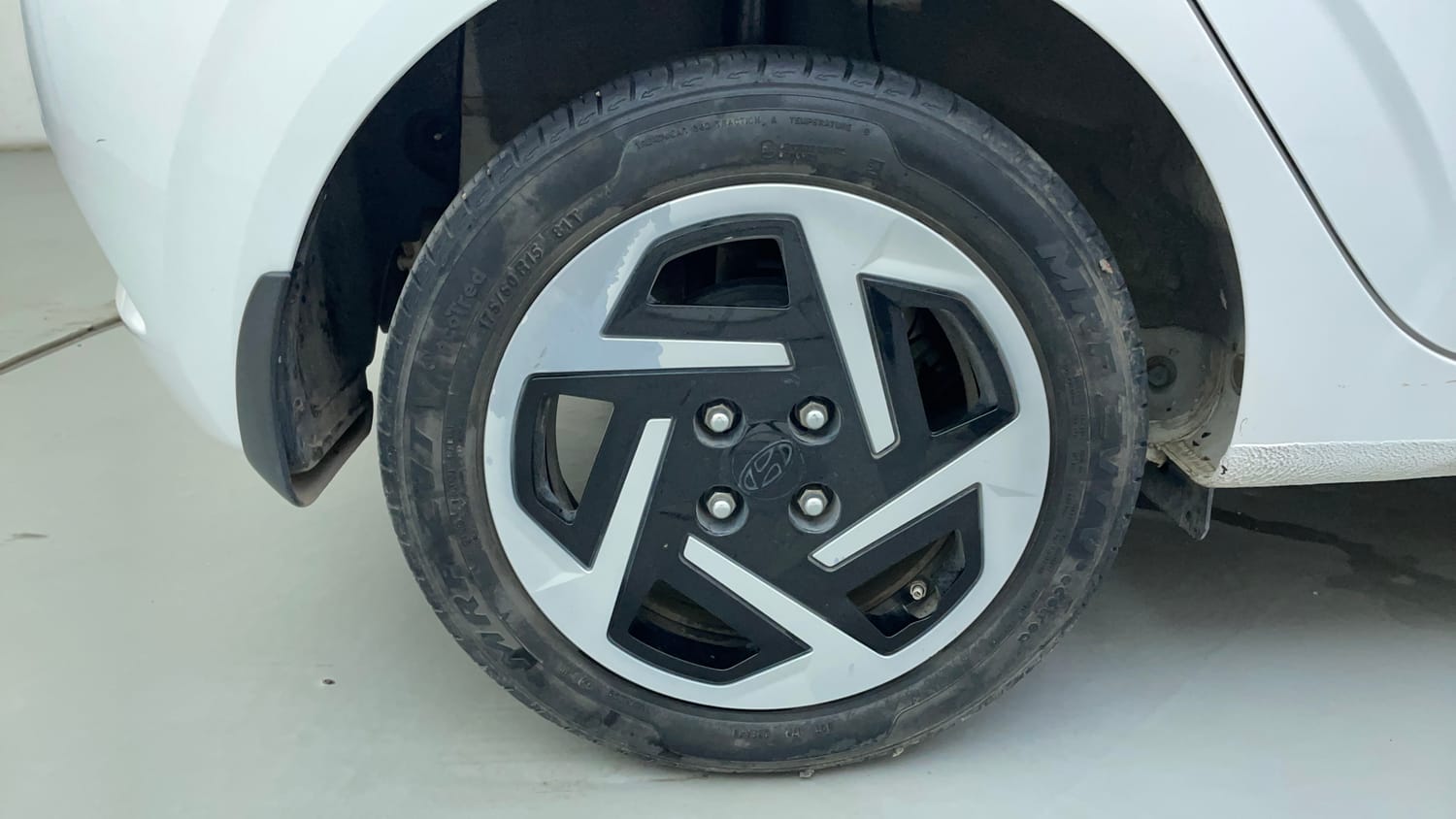 Used 2023 Hyundai Grand i10 Nios Sportz 1.2 Kappa VTVT CNG Cng Manual tyres RIGHT REAR TYRE RIM VIEW