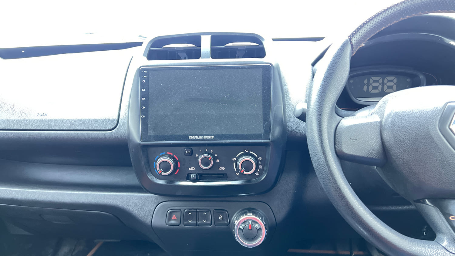 Used 2018 Renault Kwid CLIMBER 1.0 AMT Petrol Automatic interior MUSIC SYSTEM & AC CONTROL VIEW