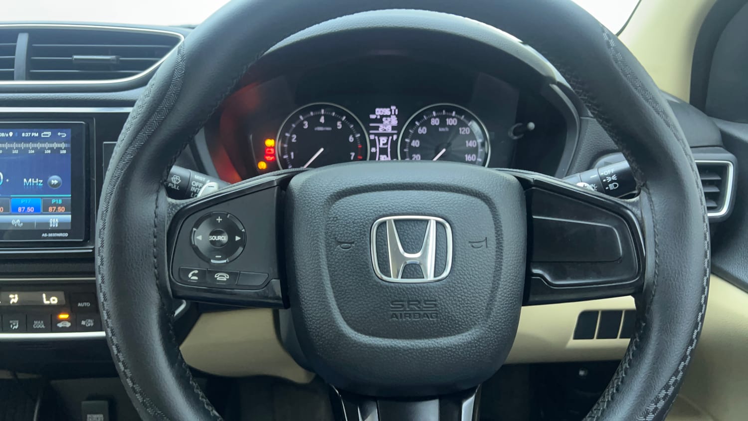 Used 2018 Honda Amaze 1.2 V CVT Petrol Petrol Automatic top_features Steering mounted controls