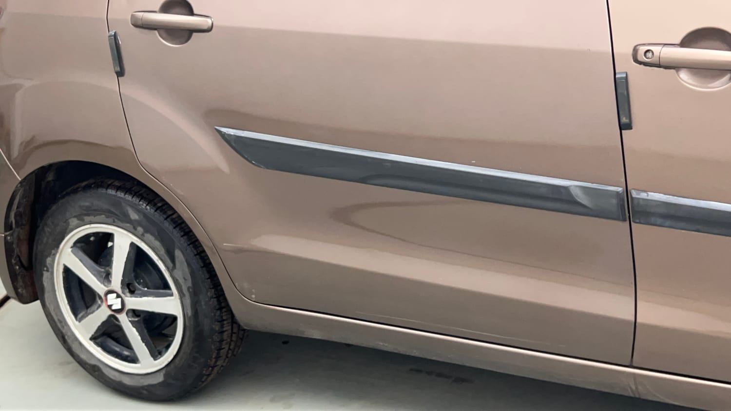 Used 2013 Maruti Suzuki Ertiga Vxi Petrol Manual dents MINOR SCRATCH