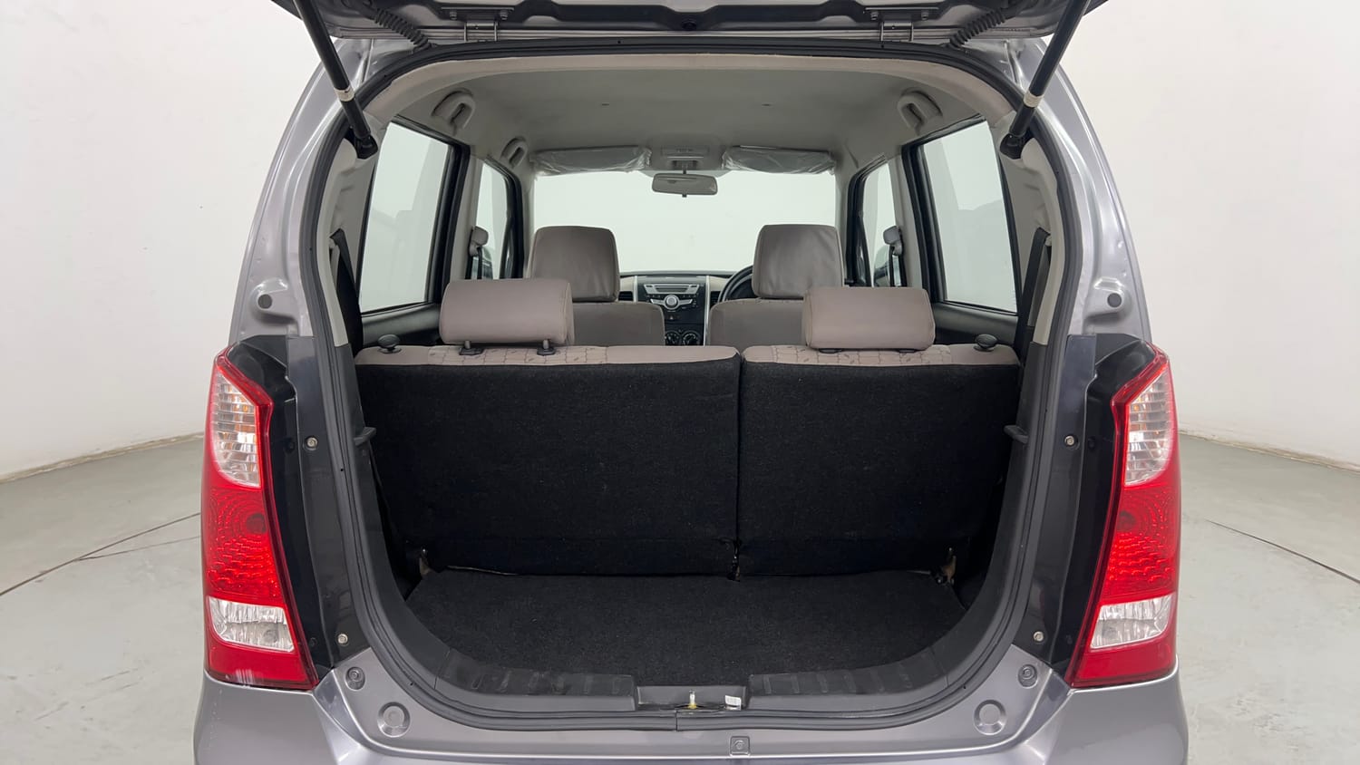 Used 2015 Maruti Suzuki Wagon R VXI Petrol Manual interior DICKY INSIDE VIEW