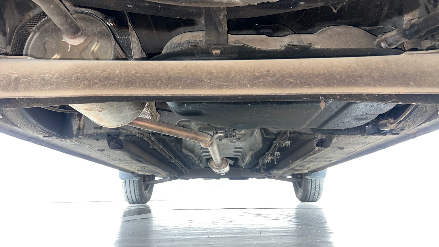 Used 2022 Renault Kwid RXT 0.8 Petrol Manual extra REAR UNDERBODY VIEW (TAKEN FROM REAR)