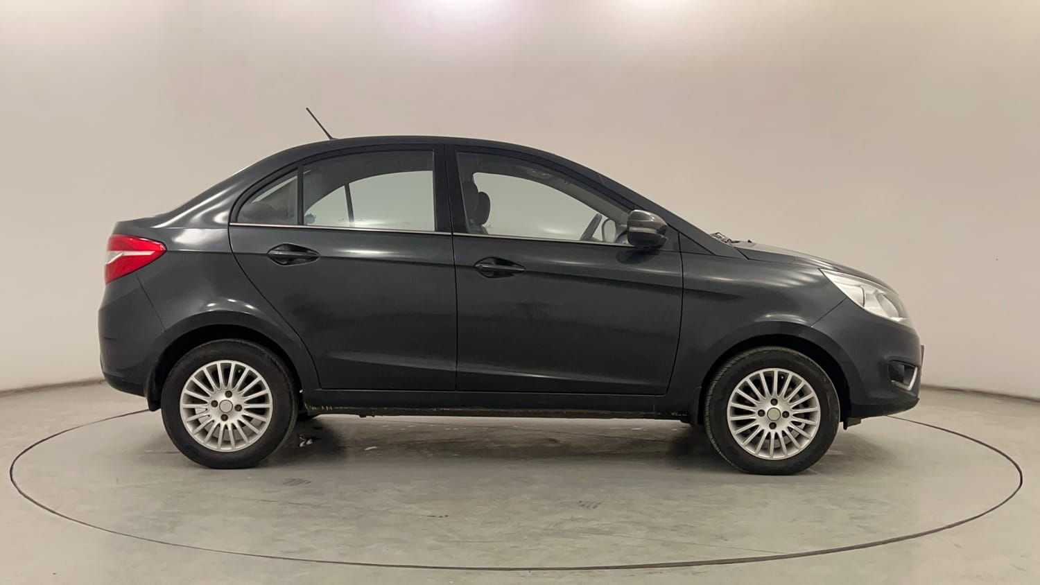 Used 2015 Tata Zest XT Petrol Petrol Manual exterior RIGHT SIDE VIEW
