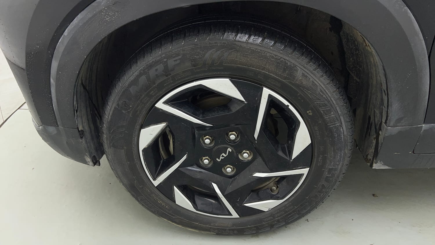 Used 2024 Kia Sonet HTK (O) 1.2 Petrol MT Petrol Manual tyres LEFT FRONT TYRE RIM VIEW