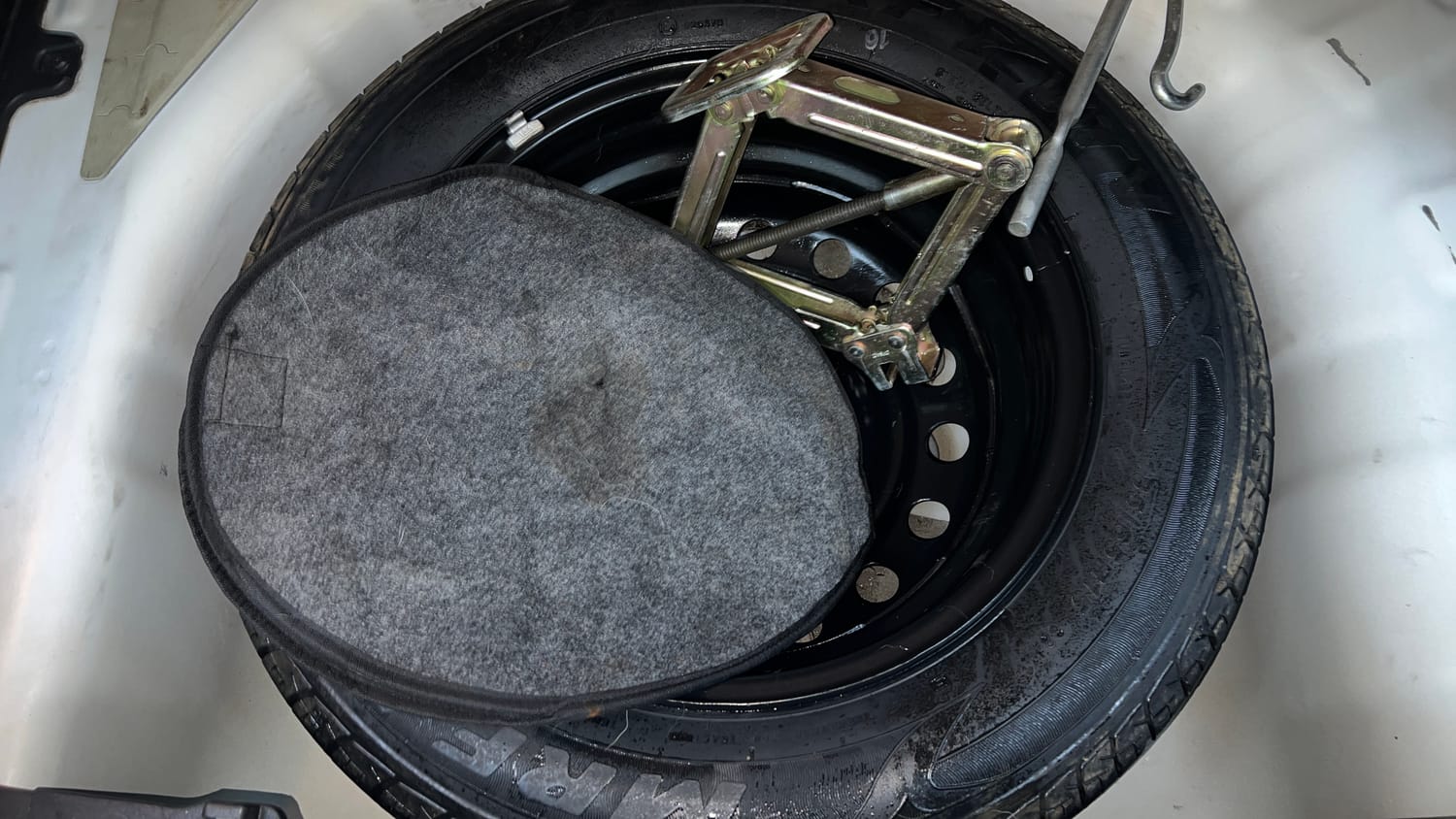 Used 2019 Hyundai Elite i20 Asta 1.2 (O) Petrol Manual tyres SPARE TYRE VIEW