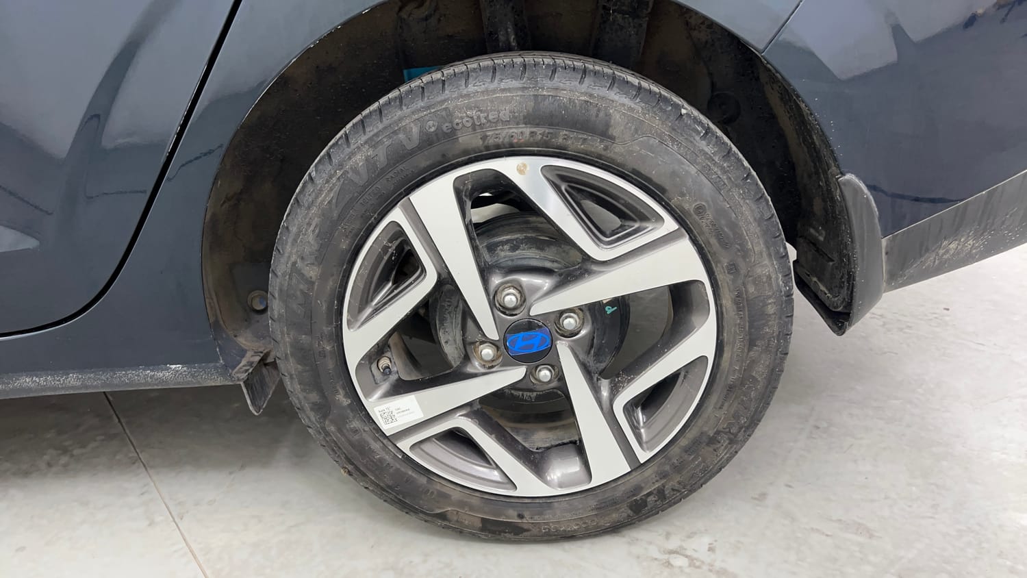 Used 2023 Hyundai Aura SX 1.2 CNG Cng Manual tyres LEFT REAR TYRE RIM VIEW